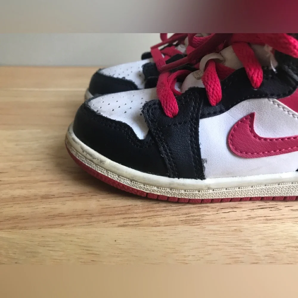 Jordan 1 High-Top Sneaker Red And Black Kids Size: US Toddler 7C EUR 23.5 CM 13